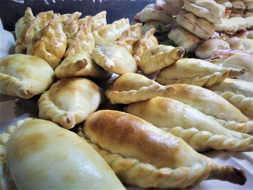 Lunch Catering Sandwich Y Empanadas 20/25 Personas