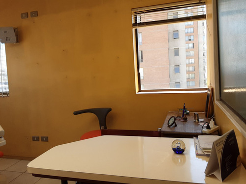 Se Vende 2 Oficinas/consulta Medica, Cdte Whiteside Con La M