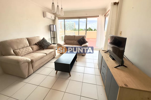 Apartamento De 3 Dormitorios En Alquiler - Brava