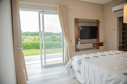 Vendo Casa Amoblada Con Piscina En El Barrio Cerrado Aguavista: 4 Habitaciones Y 5 Baños