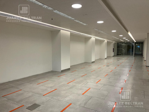 Local En Alquiler Sobre 9 De Julio, Plena Peatonal, Mas De 500m2