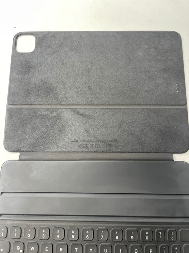Smart Keyboard Folio Para Ipad Pro 11 Gris Oscuro (Usado)
