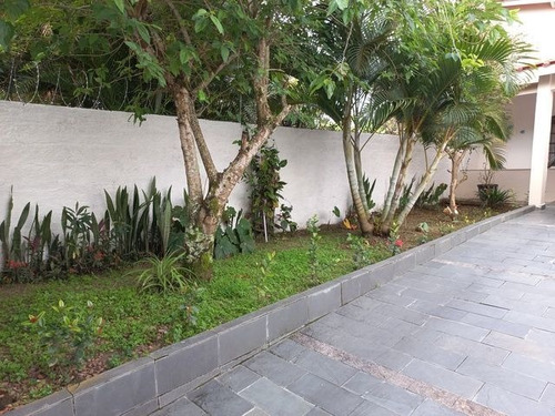 Imagem 4 de 30 de Casa Com Amplo Quintal E Piscina - Ca3651