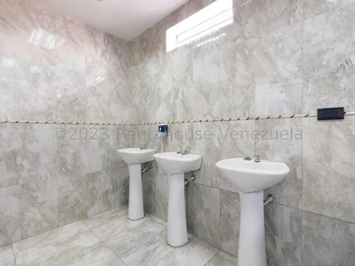 Estefani Salon Vende, Extraordinario Edificio Comercial En Centro Barquisimeto , Lara Mls #25-4020