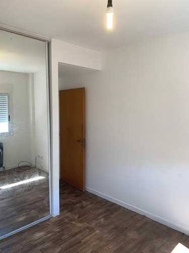 2 Amb Amplios Con Cochera Edificio Con Parrilla Y Pileta
