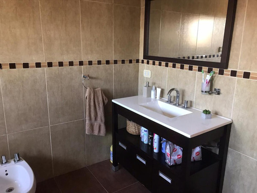 Casa En Venta - 3 Dormitorios 2 Baños 1 Pileta 1 Cochera - 230mts2 - Los Hornos
