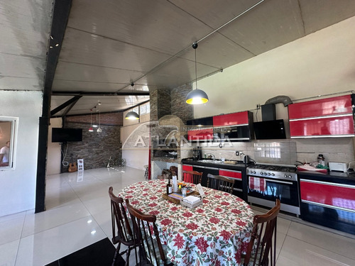 Venta En Atlántida, A 3 Cuadras De Av Artigas, Casa Principal, Barbacoa, Apto Al Fondo Y Piscina Climatizada. Inm Atlántida.