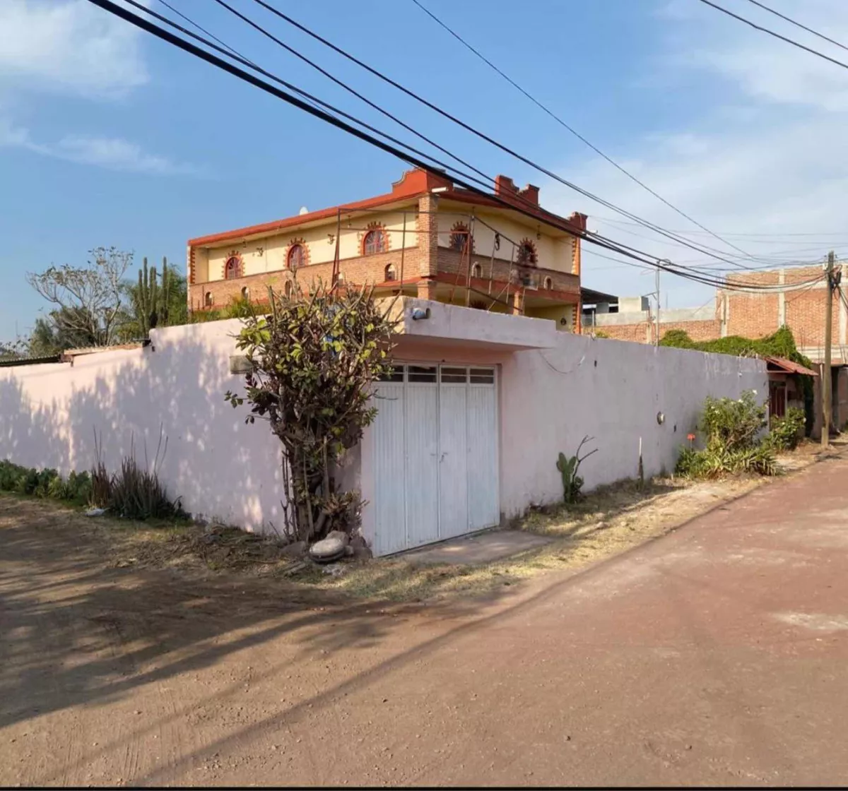 Se Vende Casa Con Salón De Fiestas