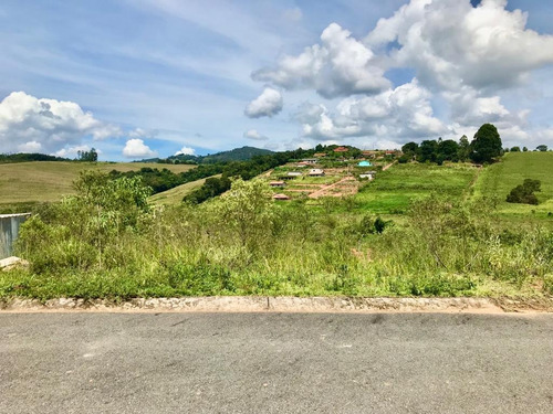 Lote/terreno 200 M2 (10x20) Na Cidade De Toledo/mg Próximo Ao Centro Da Cidade