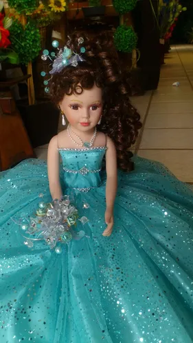 Precio de muñeca para 15 años sale