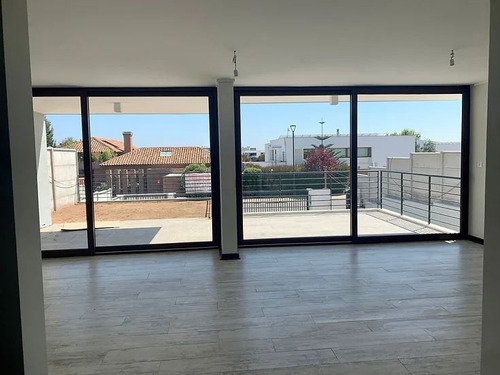 Casa Nueva En Venta De 4d 4b En Exclusivo Sector De Concon