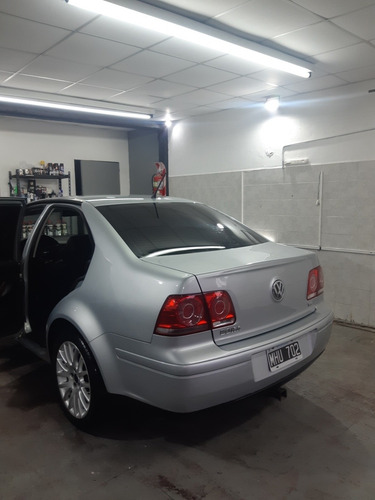 Volkswagen Bora 1.8 Highline T 180cv Cuero 2013