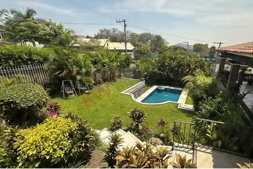 Casa En Esquina Con Acceso A Dos Calles, Alberca Y Vista Panorámica En Las Brisas, Temixco, Morelos