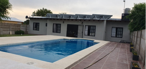 Hermosa Casa Con Amplio Lote Y Pileta