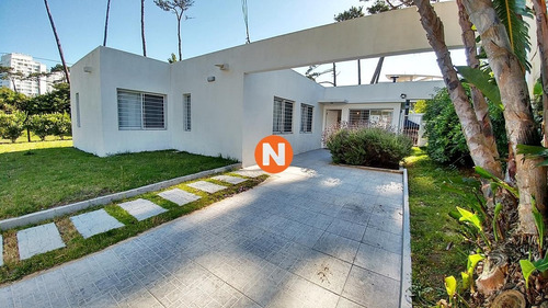 Casa En Venta Playa Mansa 3 Dormitorios- Ref: 216596