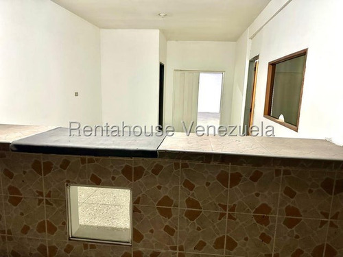 Local Comercial En Alquiler En Barquisimeto Av Venezuela Posee 155m2 Cuenta 2 Oficinas Excelente Visibilidad Cod 25 19350 Comunicate Soy Gabi Irastorza