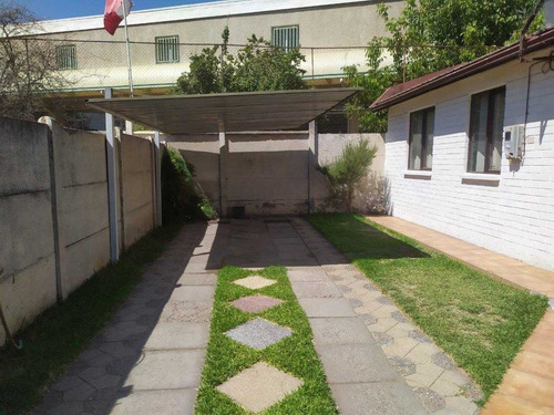 Casa En Sector Residencial Cercano A Metro Trinidad