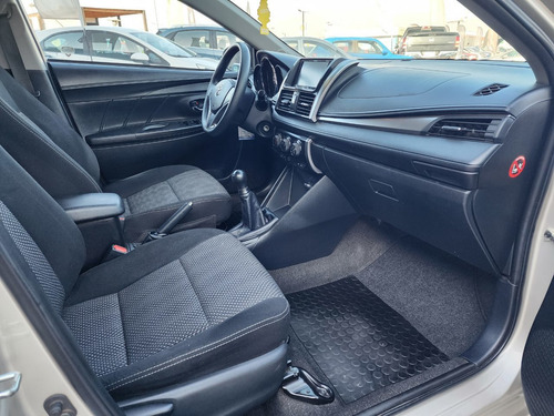 Imagen 12 de 14 de Toyota Yaris 1.5 Gli Mt Full 2018