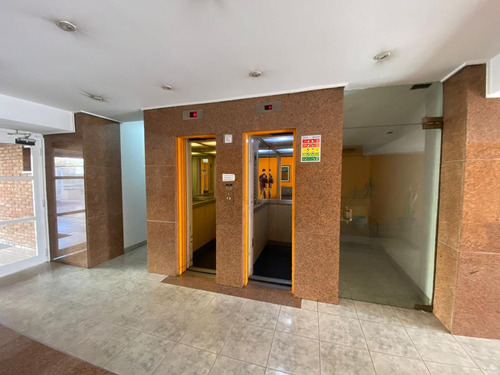 Imagen 6 de 24 de Piso En Planta Baja De 6 Ambientes En Morón Centro