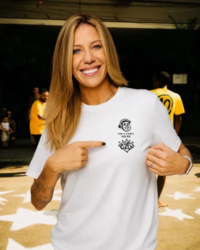 Camisa Branca Traje Cazétv