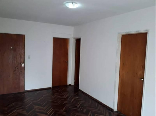Imagen 2 de 7 de Se Vende, Departamento De 1 Dormitorio, Amplio. Zona Centro.