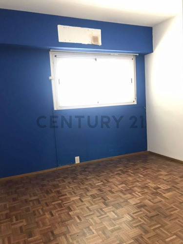 Venta De Departamento De 2 Dormitorios En Santa Fe.