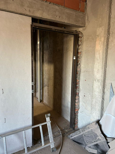 Vende Casa A Terminar Con Oficinas