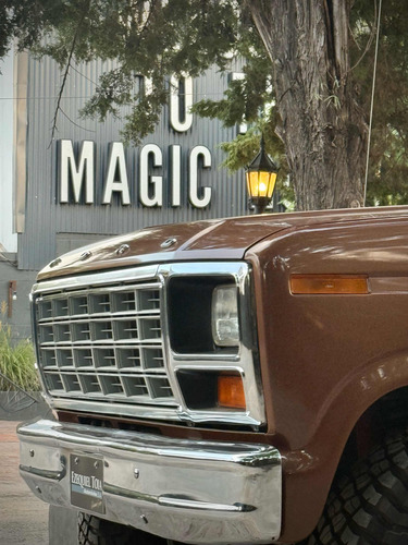 Ford Bronco V8