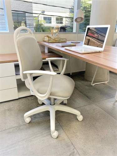 Silla de escritorio de Outlet Diva ergonómica gris perla y blanca con tapizado de marathon