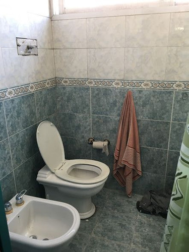 Casa En Venta De 7 Dormitorios C/ Cochera En Floresta