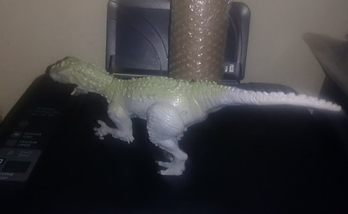 2015 Hasbro Jw Indominus Battle Damage Chomping 28 Cm (Usado)
