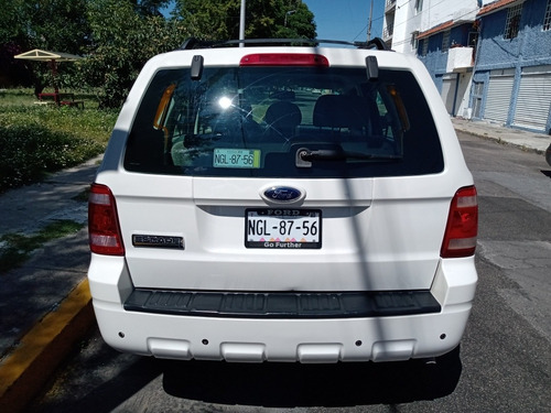 Imagen 4 de 9 de Ford Escape 2009 2.0 Xls Tela At
