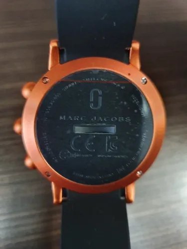 Marc jacobs shop smart watch charger