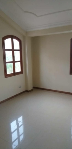 Imagen 11 de 12 de Casa Enpueblo Viejo De 3 Niveles Con Muelle - 0424-8116548