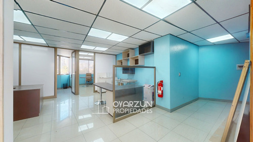 Se Vende Oficina De 71 M2 Con Estacionamiento