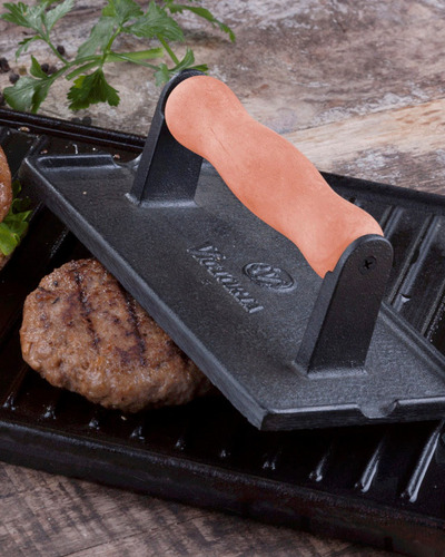 Imagen 3 de 6 de Prensa Para Carne Hierro Esmaltado Mango De Madera Victoria