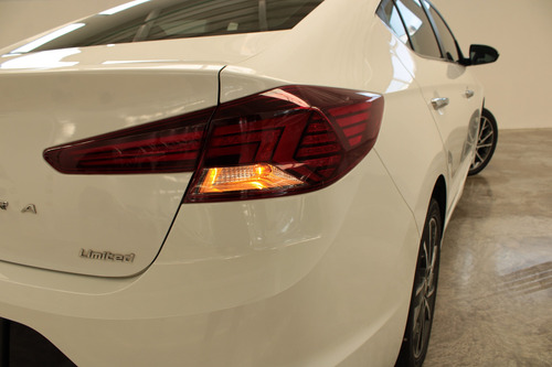 Imagen 5 de 14 de Hyundai Elantra Limited Tech 4p L4 2.0l Vp Ba Qc Ac R17 2019