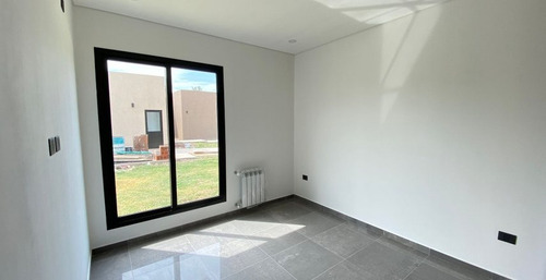 Casa En Barrio Cerrado Fincas De Alvarez. Dueño Directo!