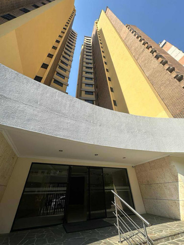 Venta Apartamento La Trigaleña Alta, Planta 50%, Semi-amoblado Y Equipado, Sandra Gonzalez, 219268