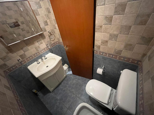 Venta - Casa 5 Ambientes - Monte Castro