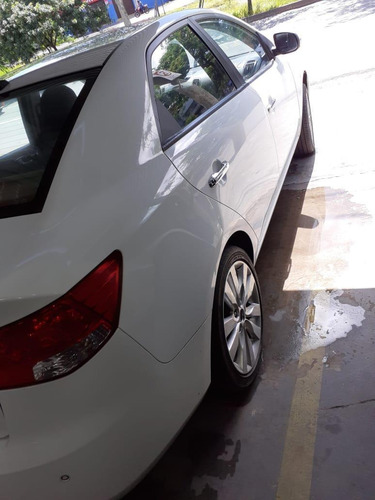 Imagem 3 de 10 de Sucata Kia Cerato Sx3