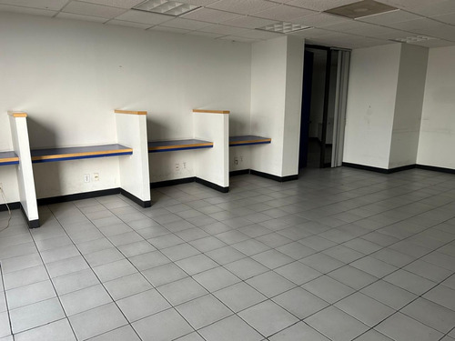 Renta De Oficinas En Lomas Verdes A $300.00 M2, Naucalpan De Juarez, Estado De Mexico.