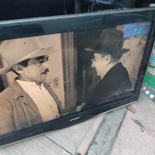 Tv Sharp Aquos Lc-32d43u Funcionando Sin Base Ni Control (Usado)