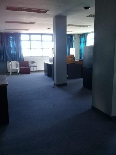 Imagen 7 de 16 de Local De Venta Con Oficinas De 1300 M2, Con Playa De Estacionamiento Propio