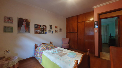 Venta - Chalet Cuatro Ambientes Con Garage Y Patio - Viamonte 4390