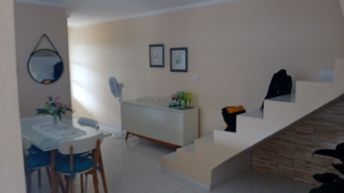 Casa A Venda De 8 Cômodos E 3 Banheiro E 1 Garagem