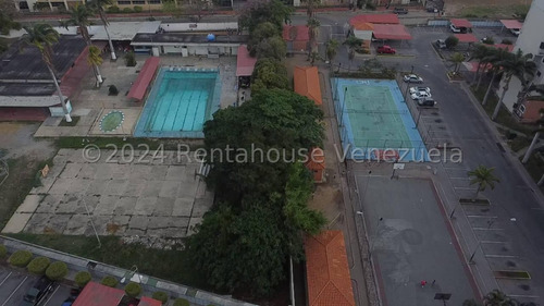 Sorangel Vargas Vende Bello Apartamento Con Piscina, Urbanismo Privado, Piso Bajo. Metropolitano Javier Zona Oeste Barquisimeto