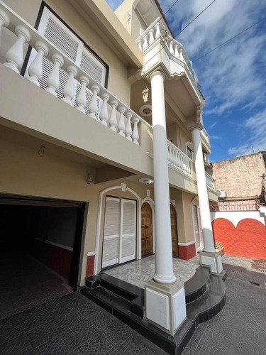 Casa En Venta - 6 Dormitorios 5 Baños - 300mts2 - Tablada