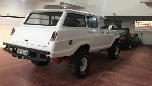 Veraneio 4x4 V8,
