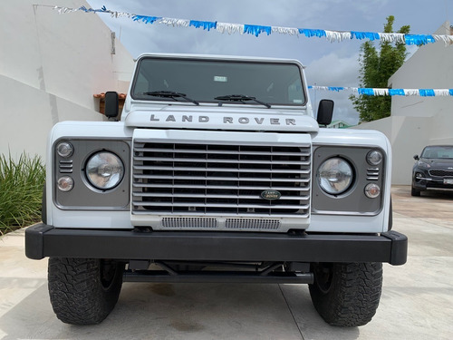 Imagen 4 de 13 de Land Rover Defender 2012 2.2 3p 90 T Diesel Man At
